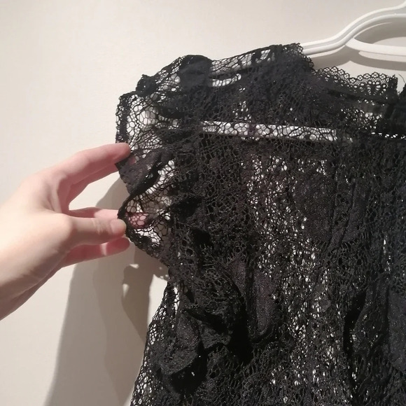 NWT Zara Lace Floral Blouse with Flutter Sleeves Small - Picture 5 of 16